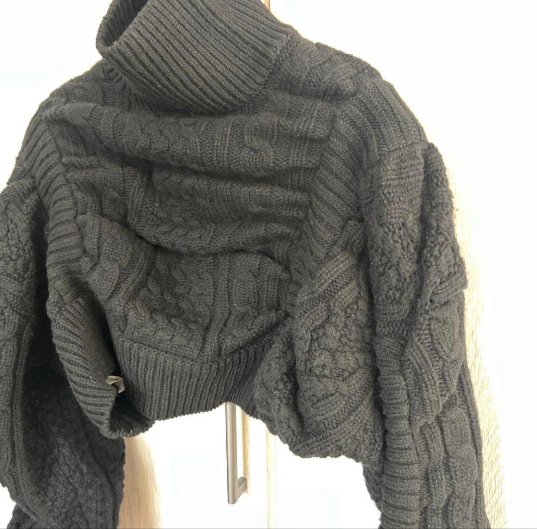 ショートケーブルニット タートルネックnoir kei ninomiya