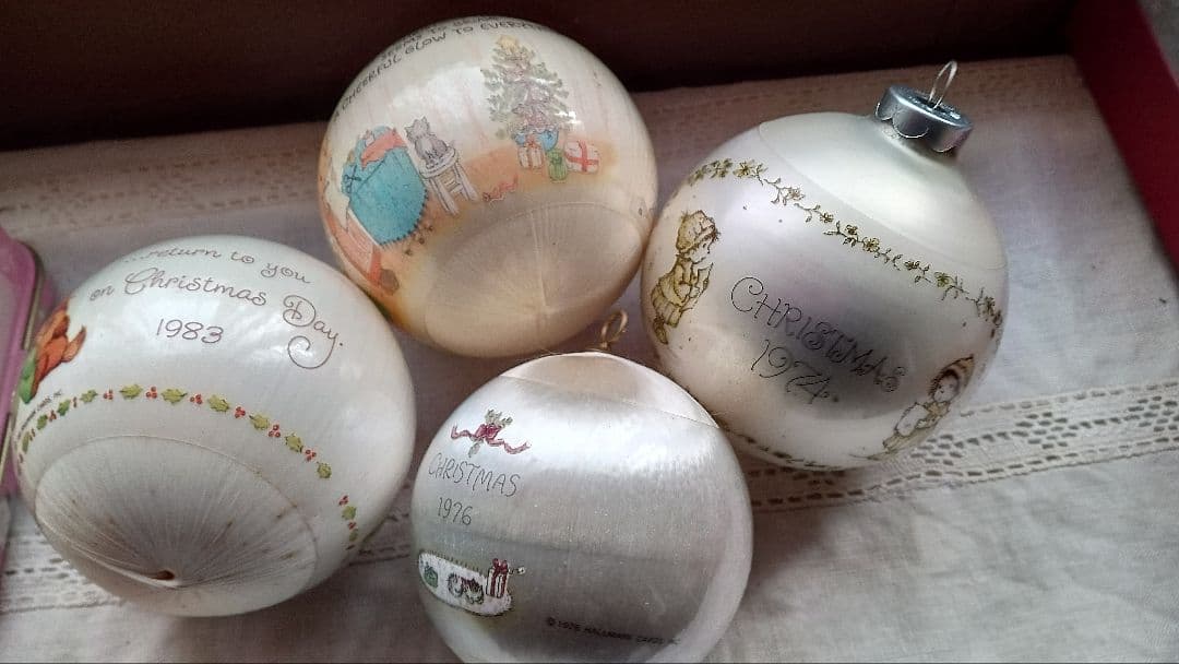 1974年-1990年　ホールマーク　サテン・グラスボールオーナメント　8個