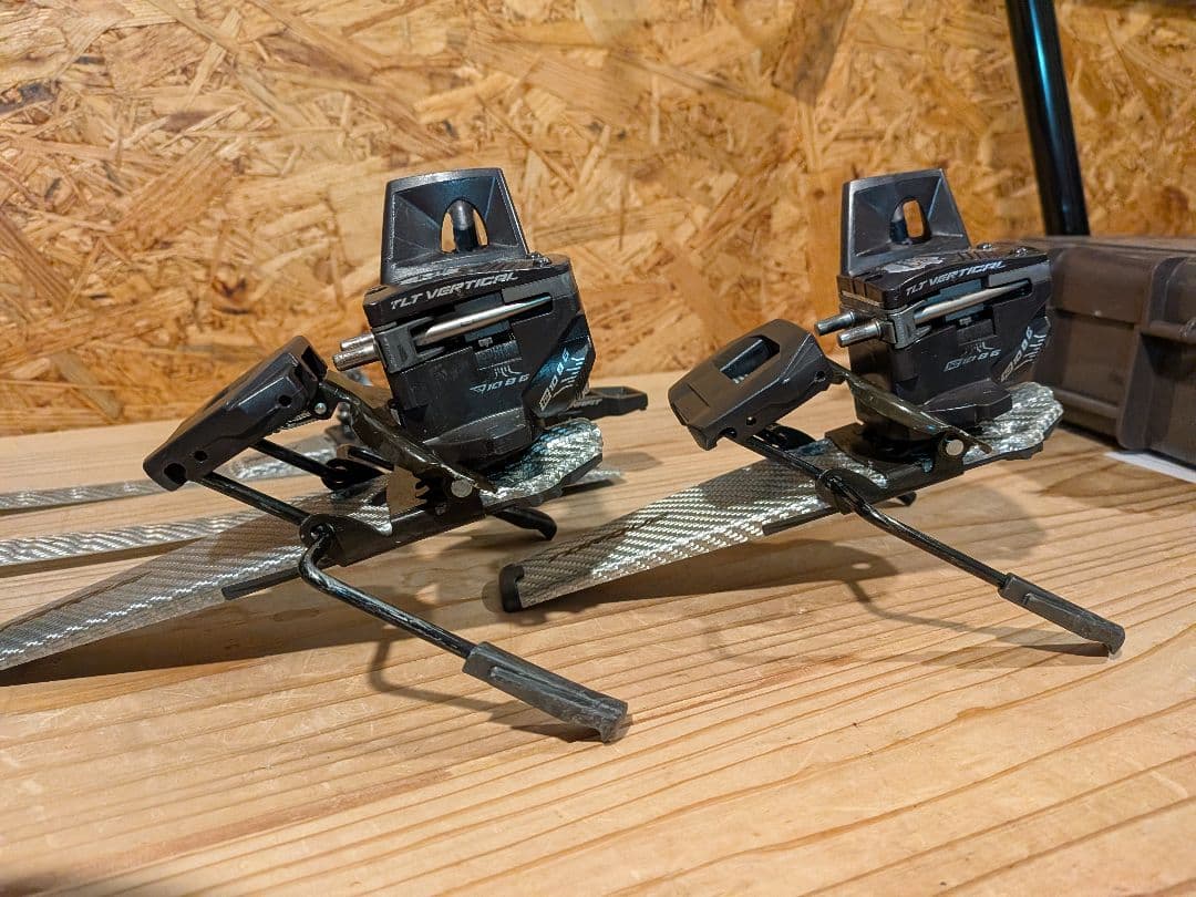 Dynafit FT12 ペア（左右セット）のテックタイプ中古ビンディングです。