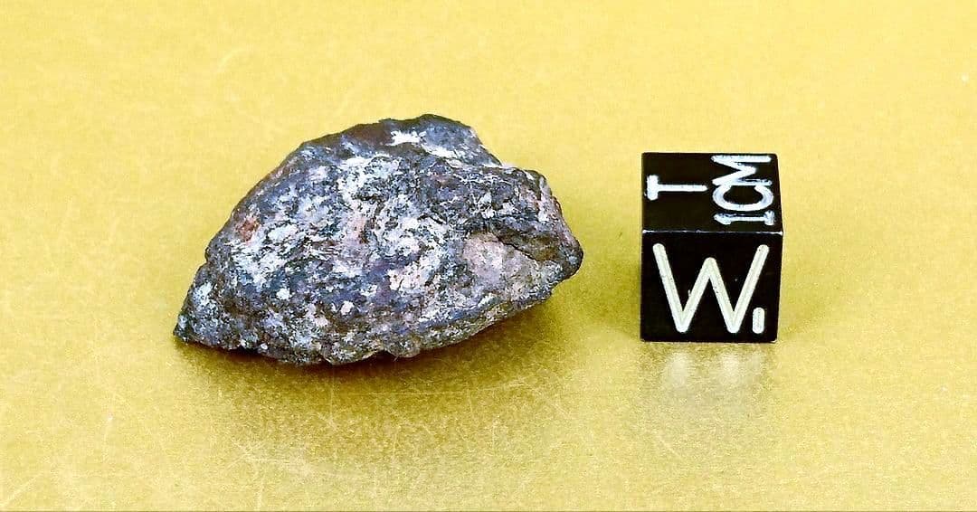 45.5億年前の特殊鉱物を含む超希少EL隕石14.9ｇ