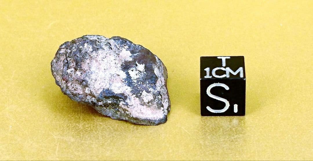 45.5億年前の特殊鉱物を含む超希少EL隕石14.9ｇ