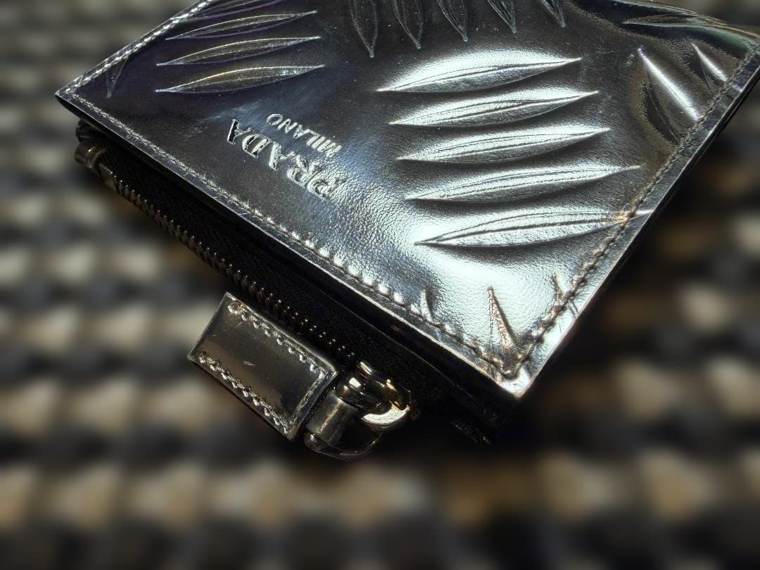 PRADA プラダ 二つ折り財布 コンパクト財布 メンズ シルバー 2ML049