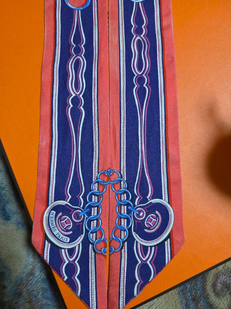 HERMES エルメス　ツイリー2本 タグ付き.●バラ売りX●