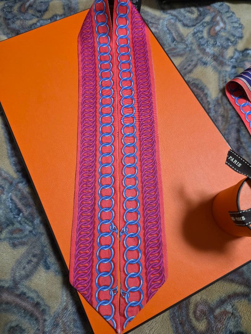 HERMES エルメス　ツイリー2本 タグ付き.●バラ売りX●