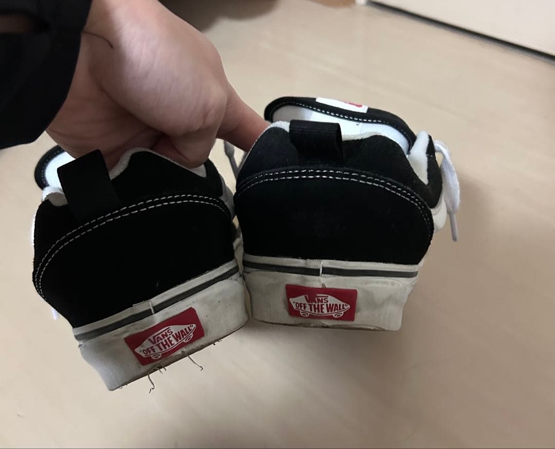 靴 VANS Knu Skool