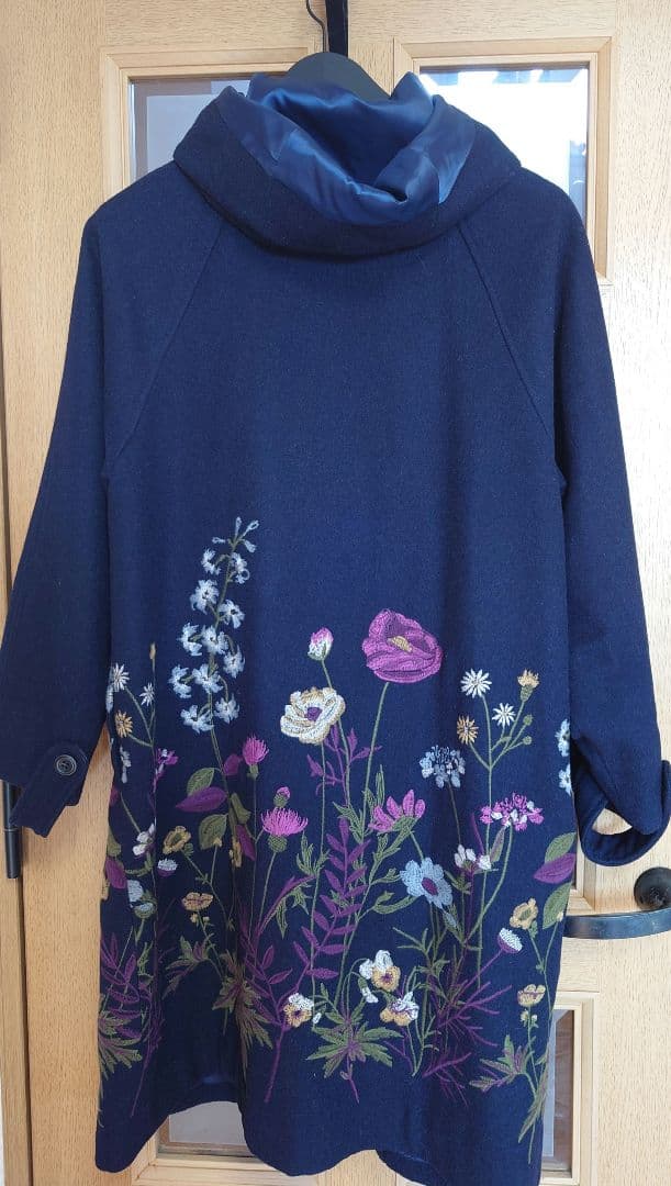 スーパーハッカフィーユ　花柄刺繍 ネイビー ロングコート　15号