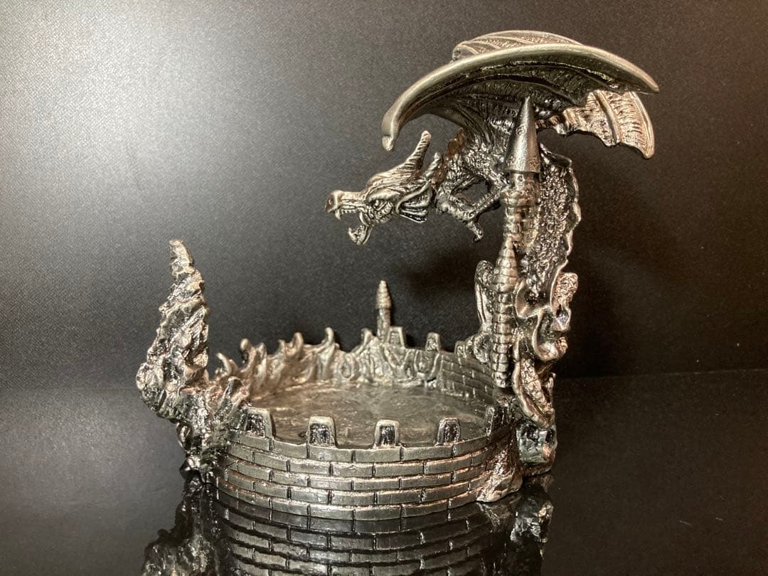 チタン製 城とドラゴン 彫刻 小物入れ アンティーク インテリア 置物 アート
