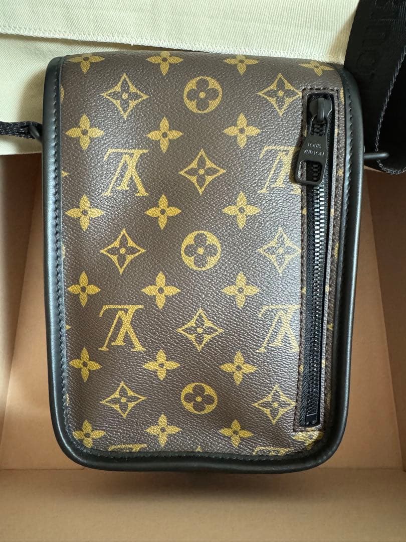 louis vuitton アーチー・メッセンジャー M46442