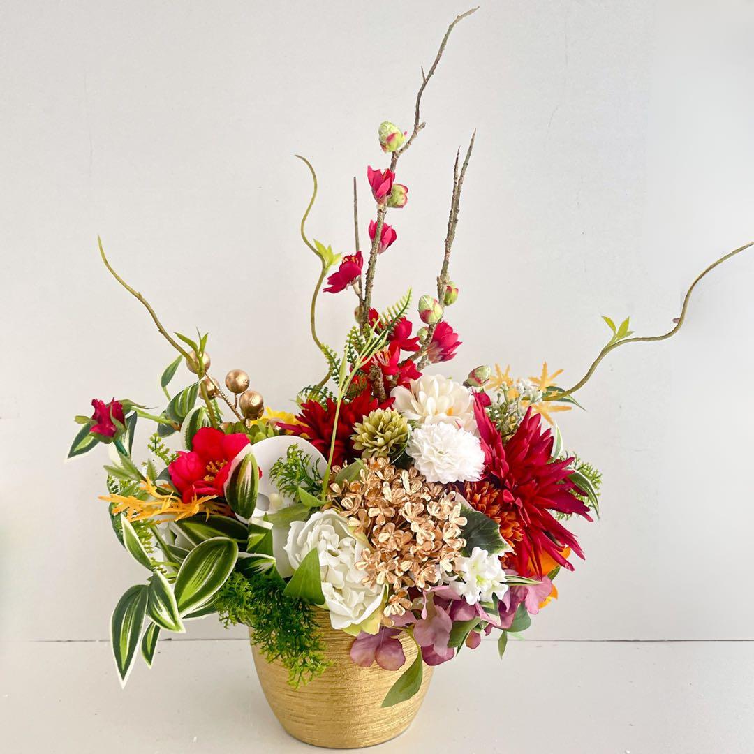 和アレンジ｜金彩ゴールド器に咲く華やぎの和花たち・通年飾れる光触媒フラワー
