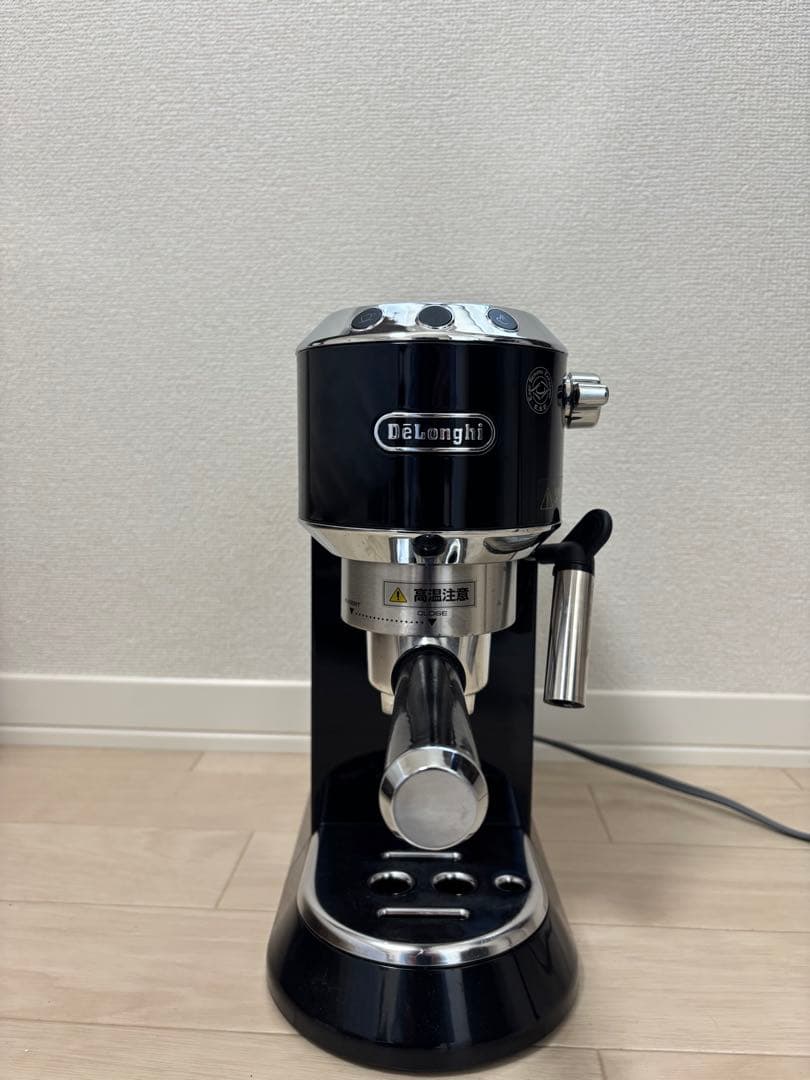 デロンギ デディカ エスプレッソマシン コーヒーマシン EC680BK