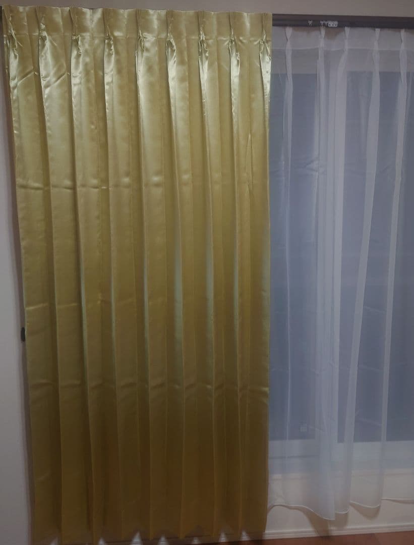 オーダーカーテン遮光裏地付き　未使用　日本メーカー品