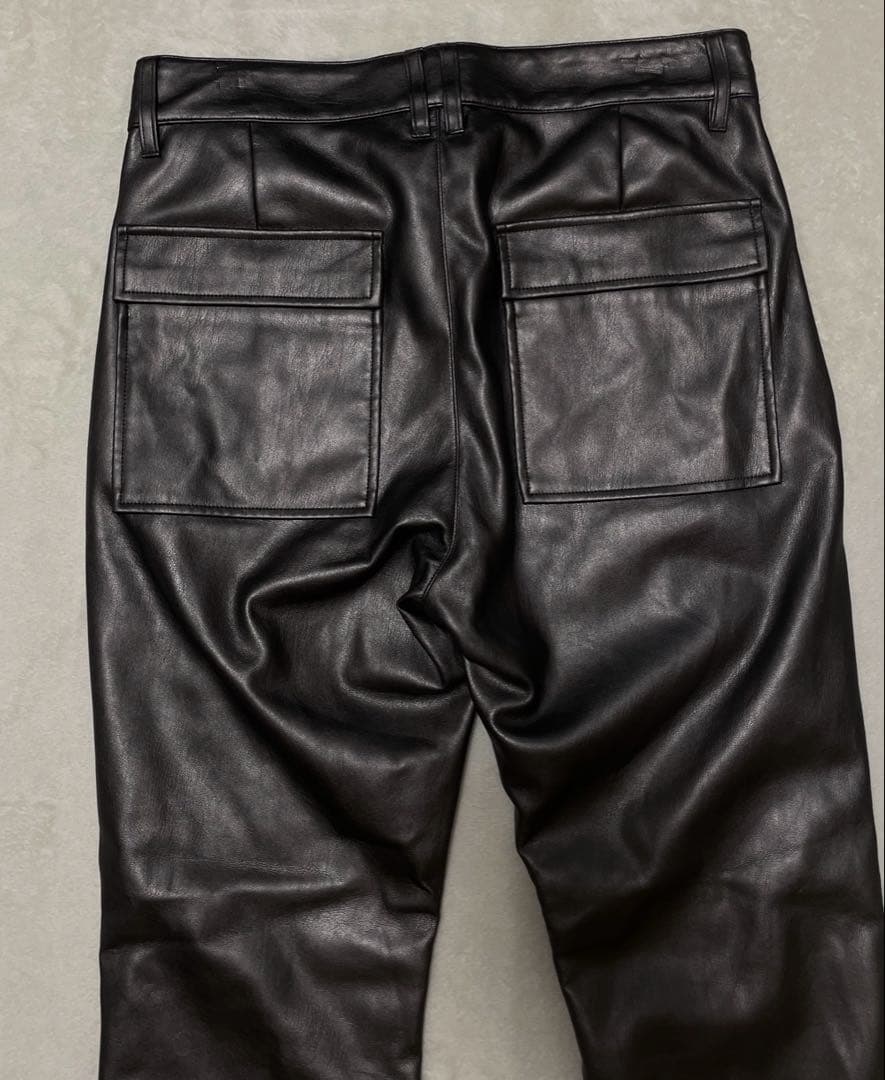 JUHA ユハ　SYNTHETIC LEATHER TAPERED レザーパンツ