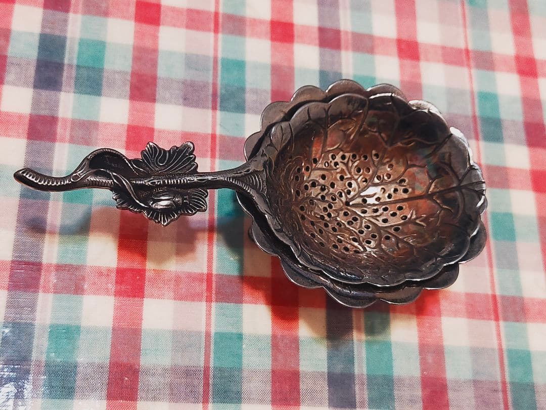 アンティーク ティーストレーナー　葉模様