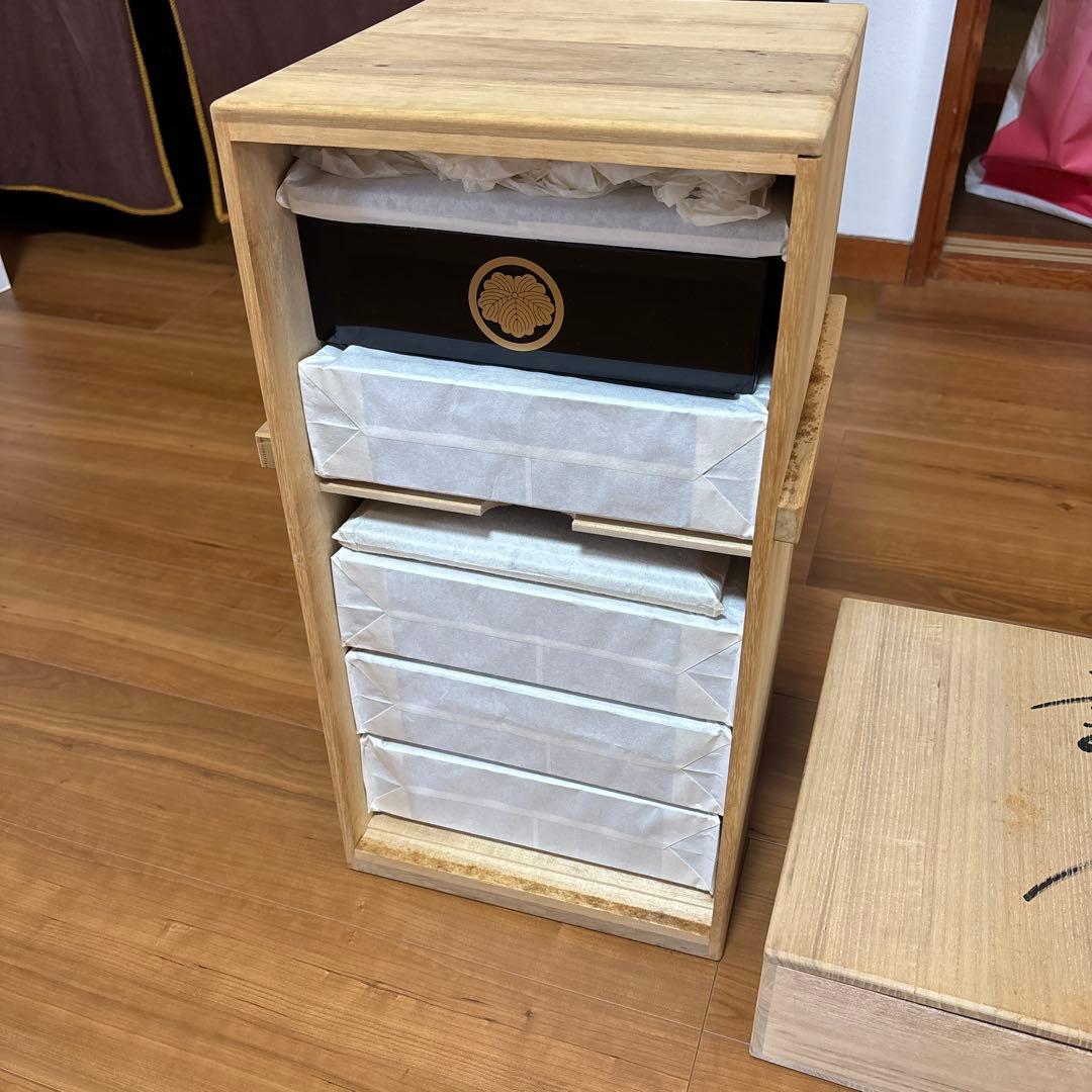 輪島塗 五段重と重台 黒塗内朱塗