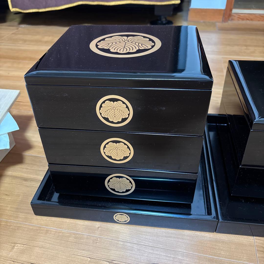 輪島塗 五段重と重台 黒塗内朱塗