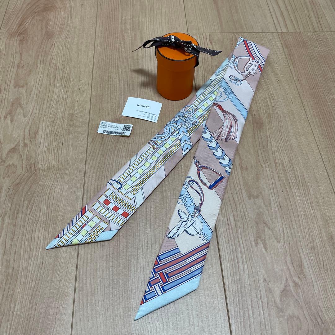 小物 HERMES TWILLY BRIDES ET GRIS GRIS