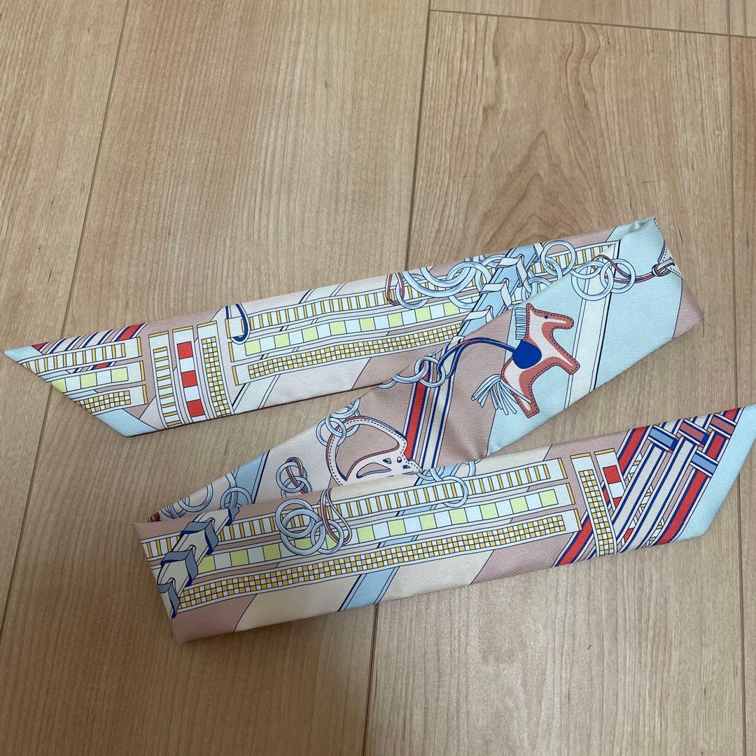 小物 HERMES TWILLY BRIDES ET GRIS GRIS