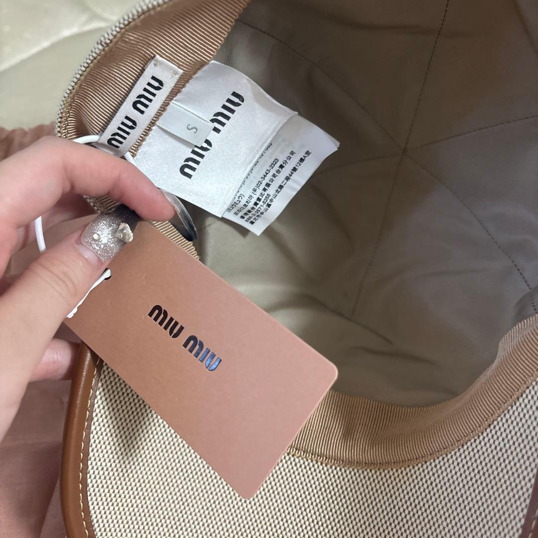 MIUMIU キャンバスxレザー ベースボールキャップ