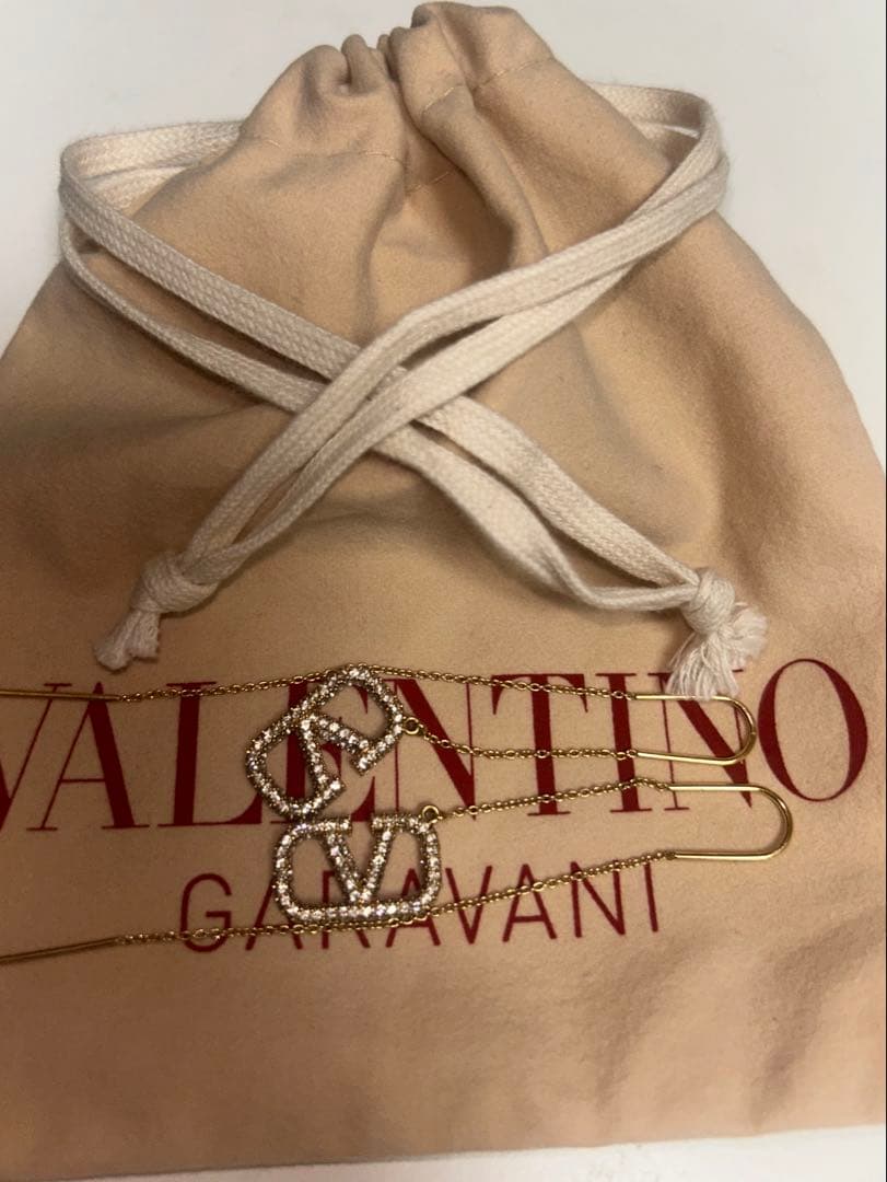 ひめみんとVALENTINO v-logo signature ピアス