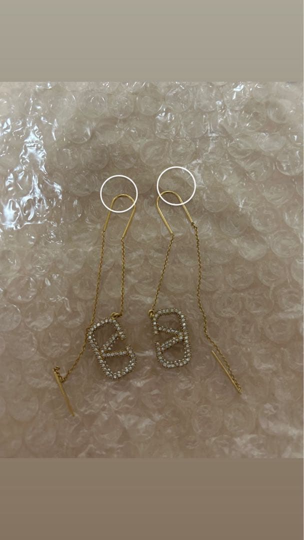 ひめみんとVALENTINO v-logo signature ピアス