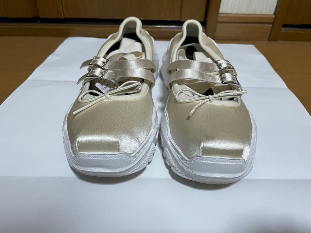 値下げ　AKIKO AOKI Giselle satin IVORY×white