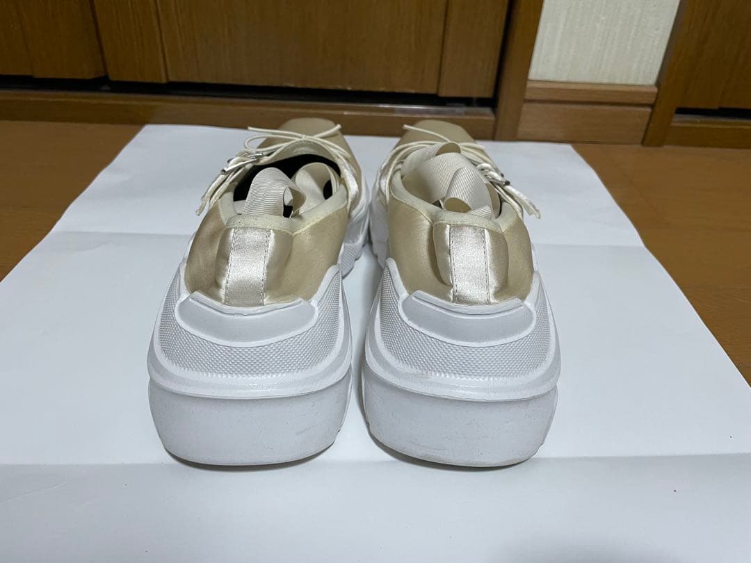 値下げ　AKIKO AOKI Giselle satin IVORY×white