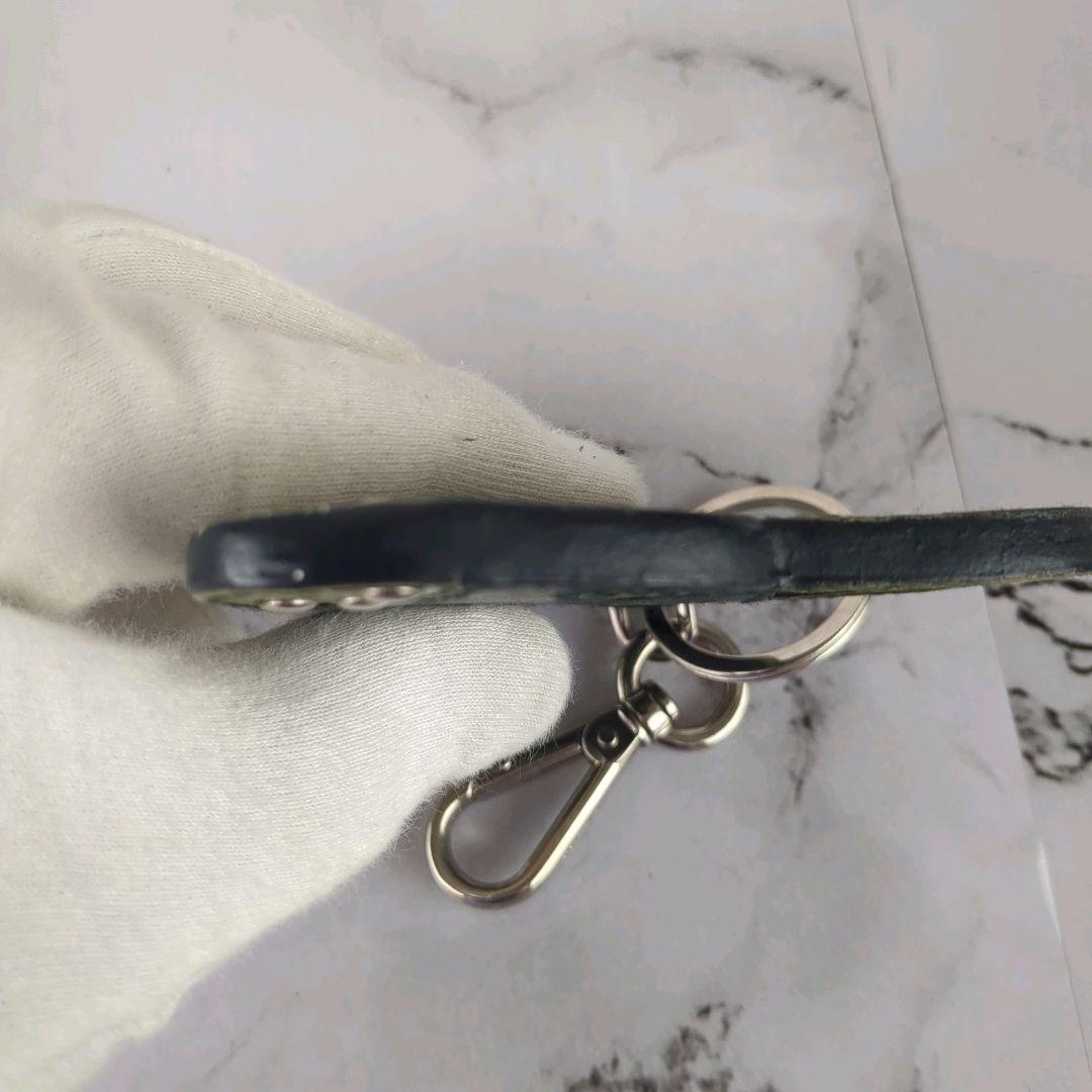 【美品】プラダ☆三角ロゴ　サフィアーノ　バッグ　チャーム　キーホルダ　かわいい