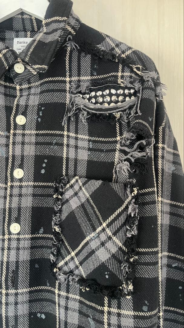 DankeSchon(ダンケシェーン) ダメージ加工スタッズ短丈チェックシャツ