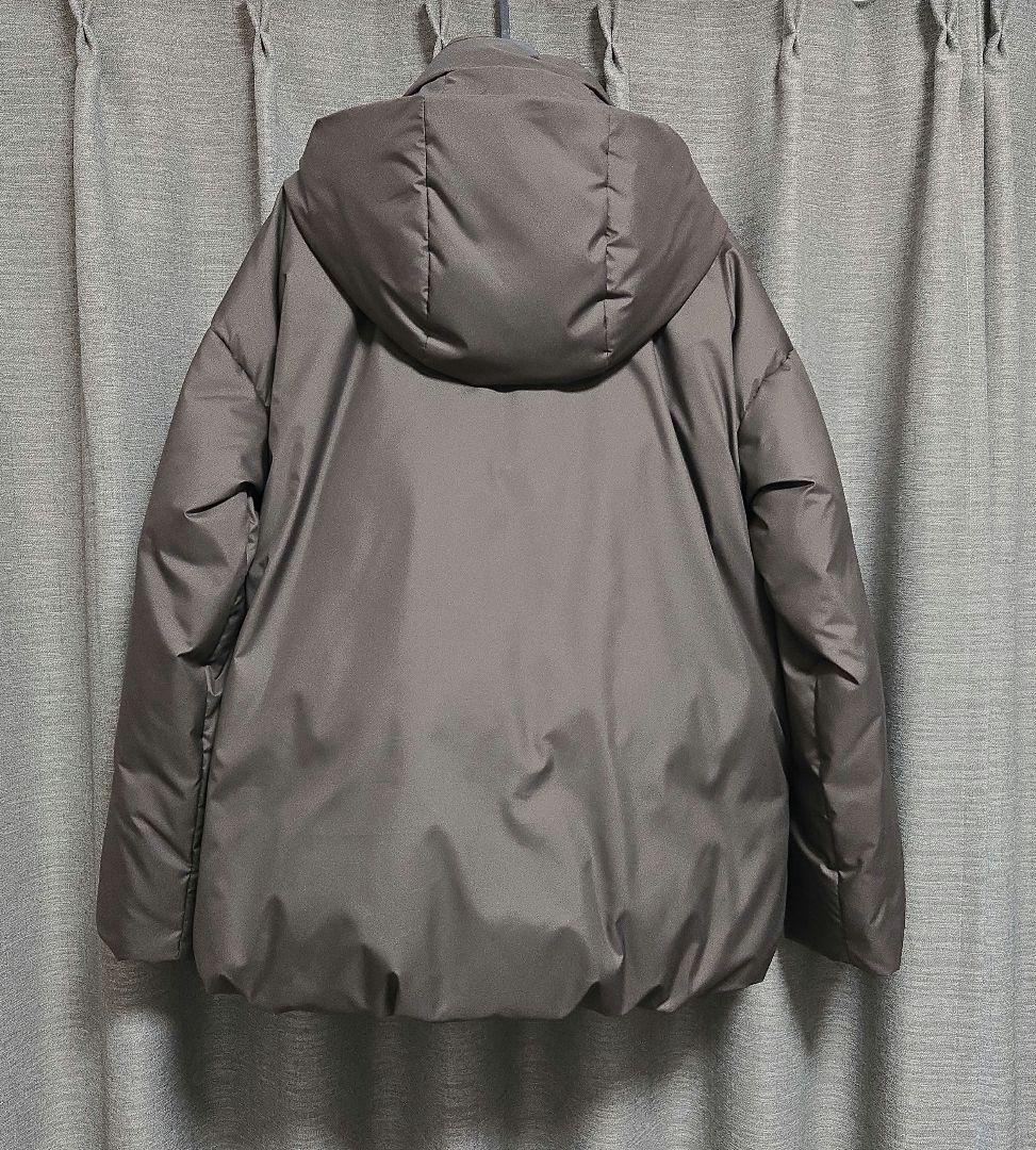 ２３区　今季品　ステッチレス フーデット ダウン　チャコールグレー　３８　極美品