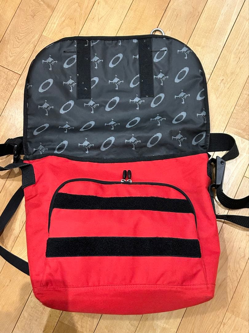 00s OAKLEY オークリーショ ルダー メッセンジャーバッグ メタルロゴ