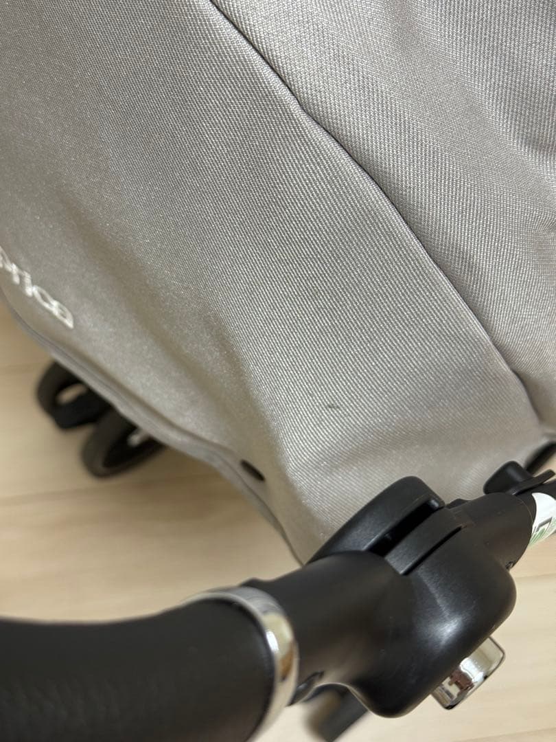 アップリカ♡ラクーナ クッション フリー プラス AB ベージュ♡ベビーカー