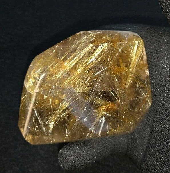 ギラギラルチルクォーツ《原石》専用台座付き　金運　仕事運　勝負運