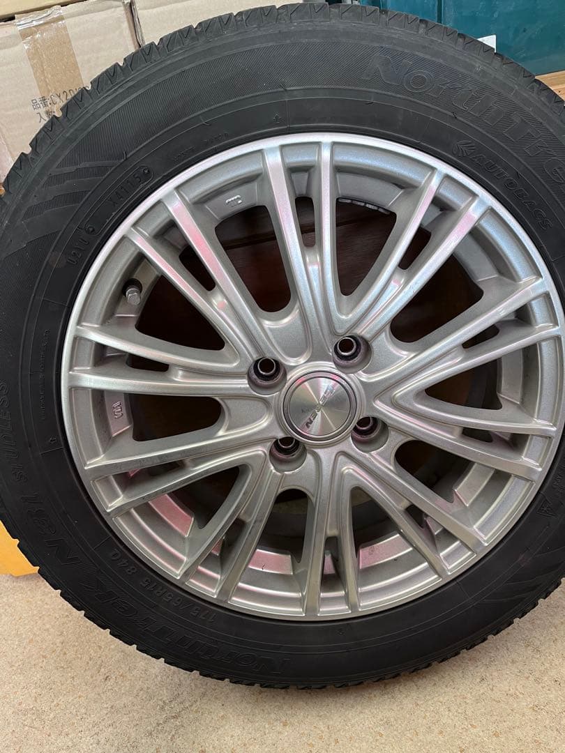 スタッドレスタイヤ 175/65R15