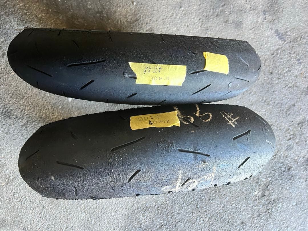 送料込み室内保管 中古DUNLOP KR410 前後セット JP250等　3