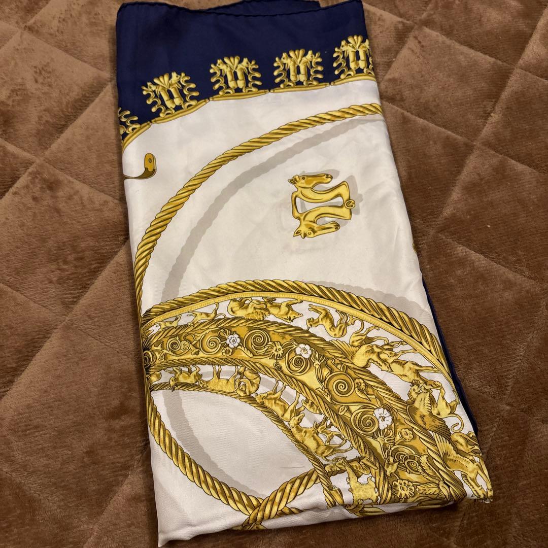 【美品】HERMÈS LES CAVALIERS D'OR シルクスカーフ