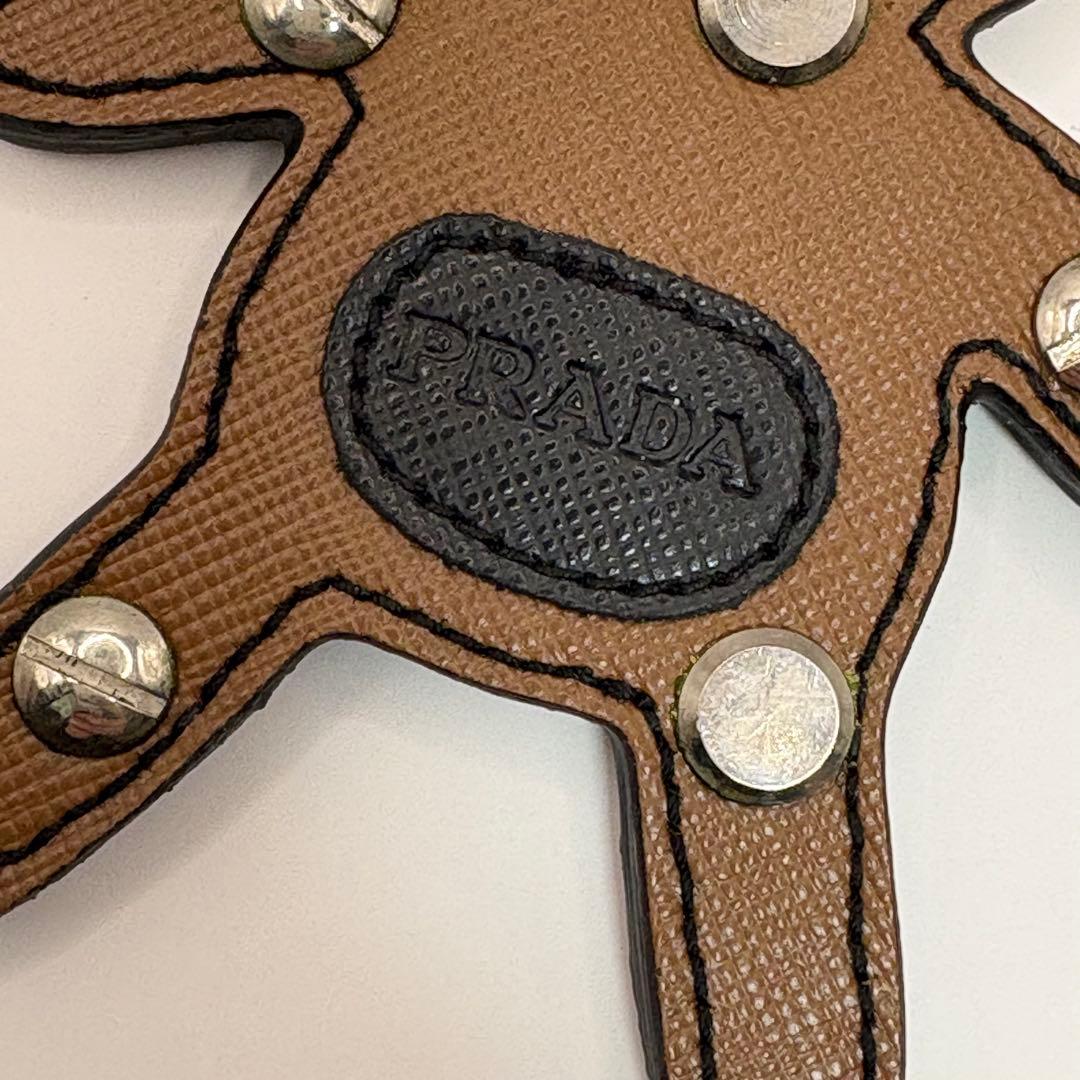美品☆PRADA クマ型キーホルダー　箱付き