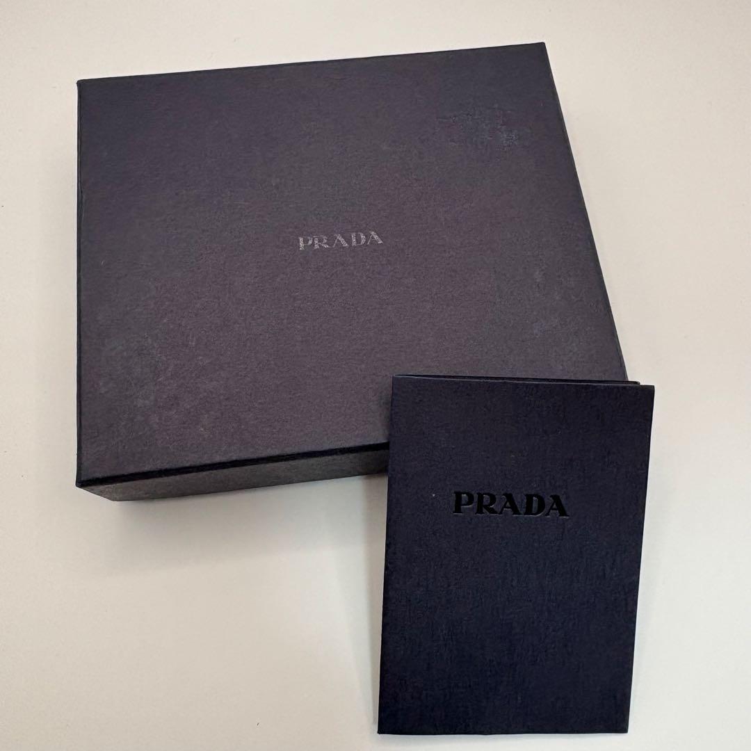 美品☆PRADA クマ型キーホルダー　箱付き