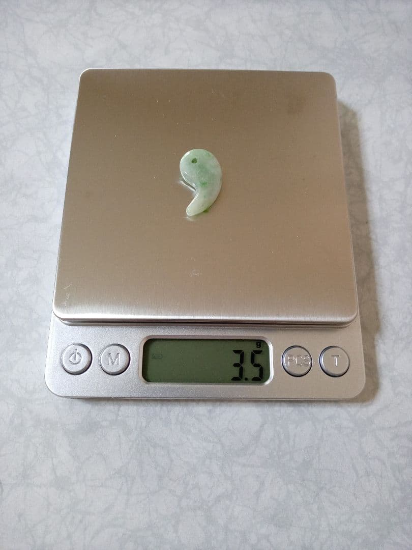 天然石 糸魚川 翡翠 ヒスイ 勾玉 ①