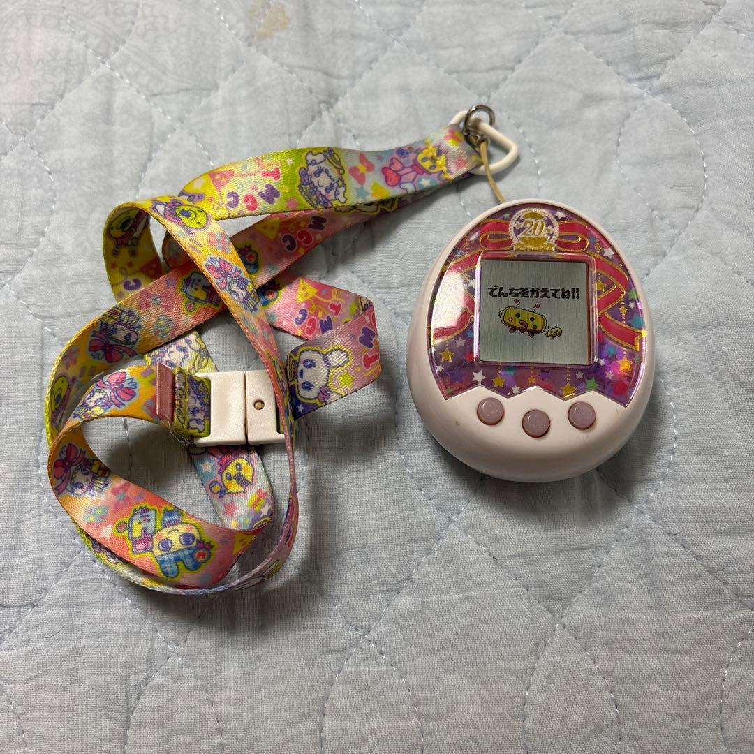 たまごっち 20周年記念モデル ストラップ付き