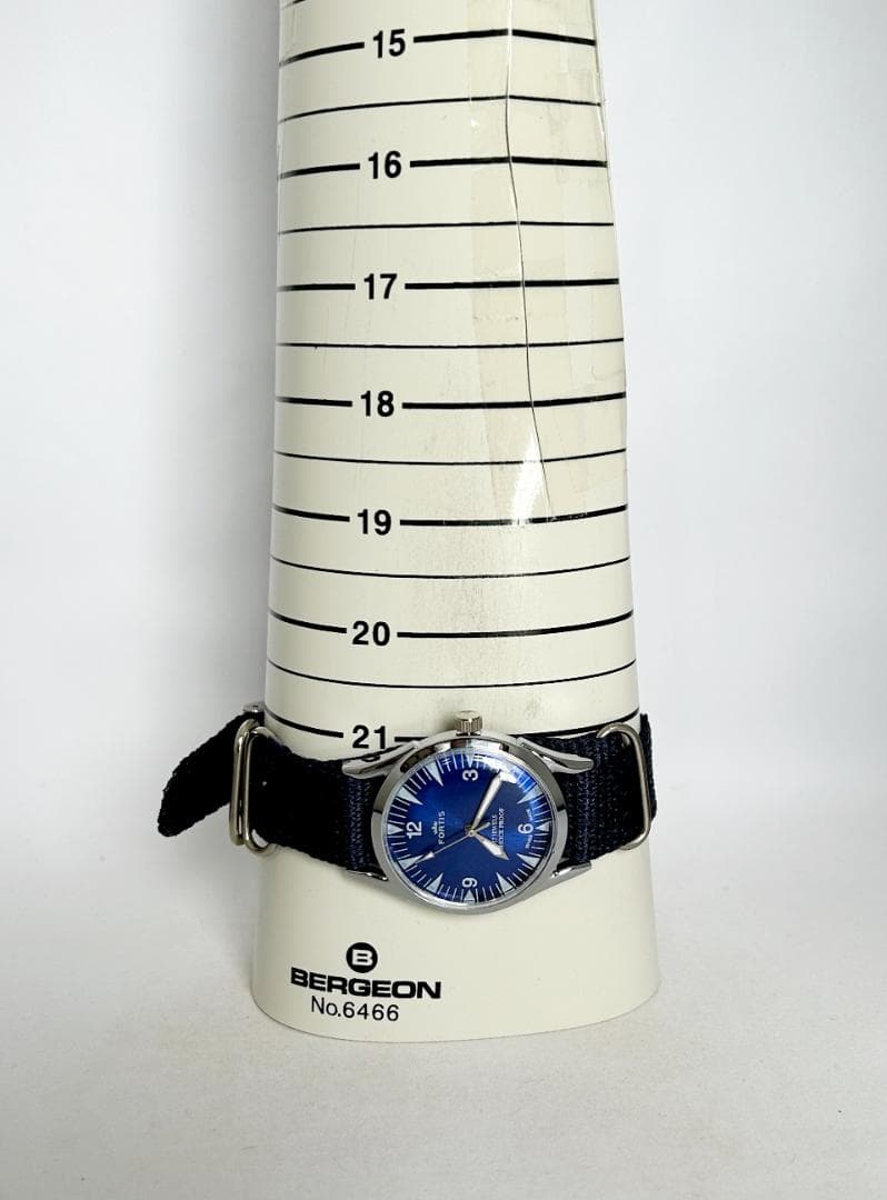 老舗スイスブランドFORTIS ブルーダイアル腕時計 機械式手巻 36㎜17石