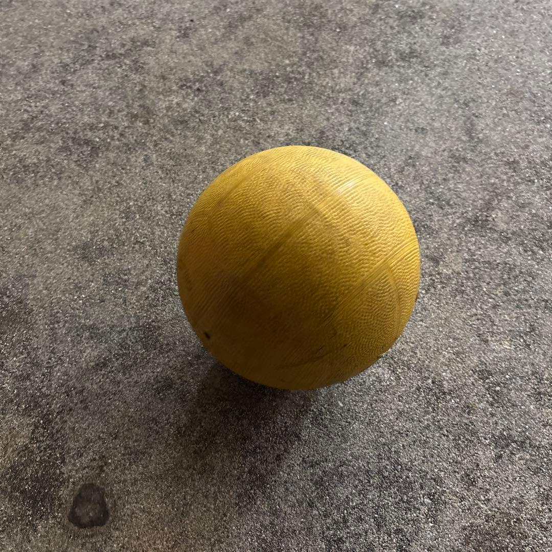 イエロー 球形オブジェ