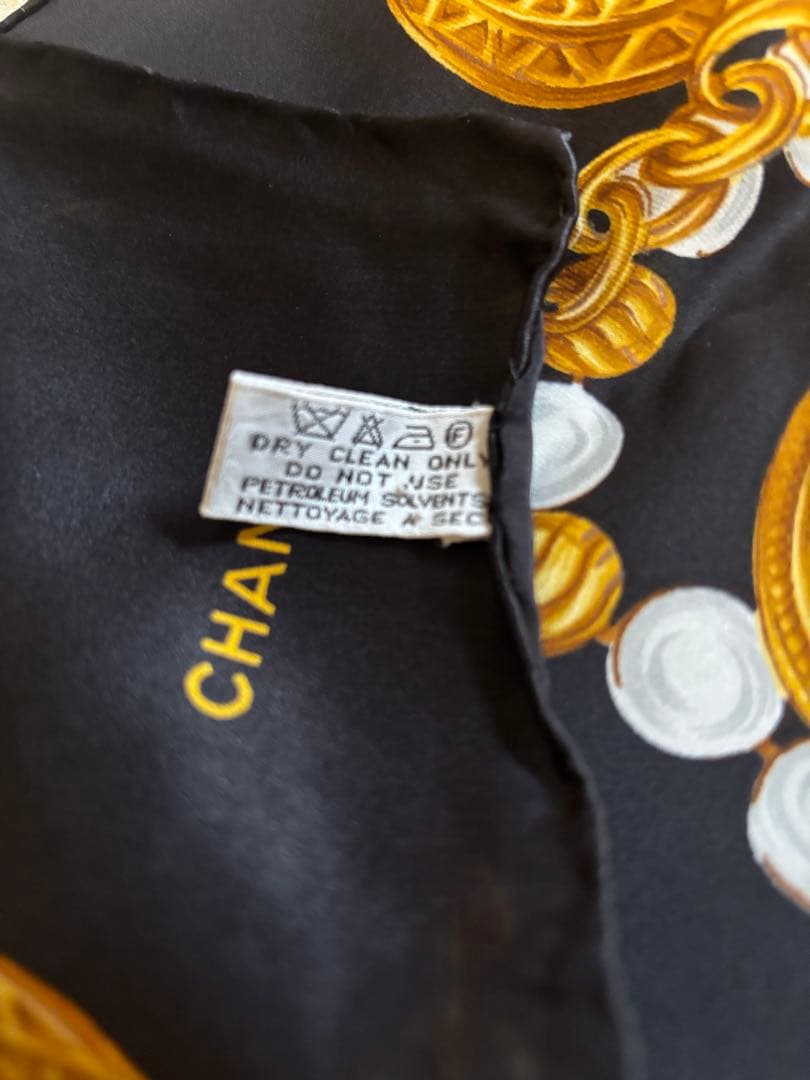 CHANEL シルクスカーフ 柄
