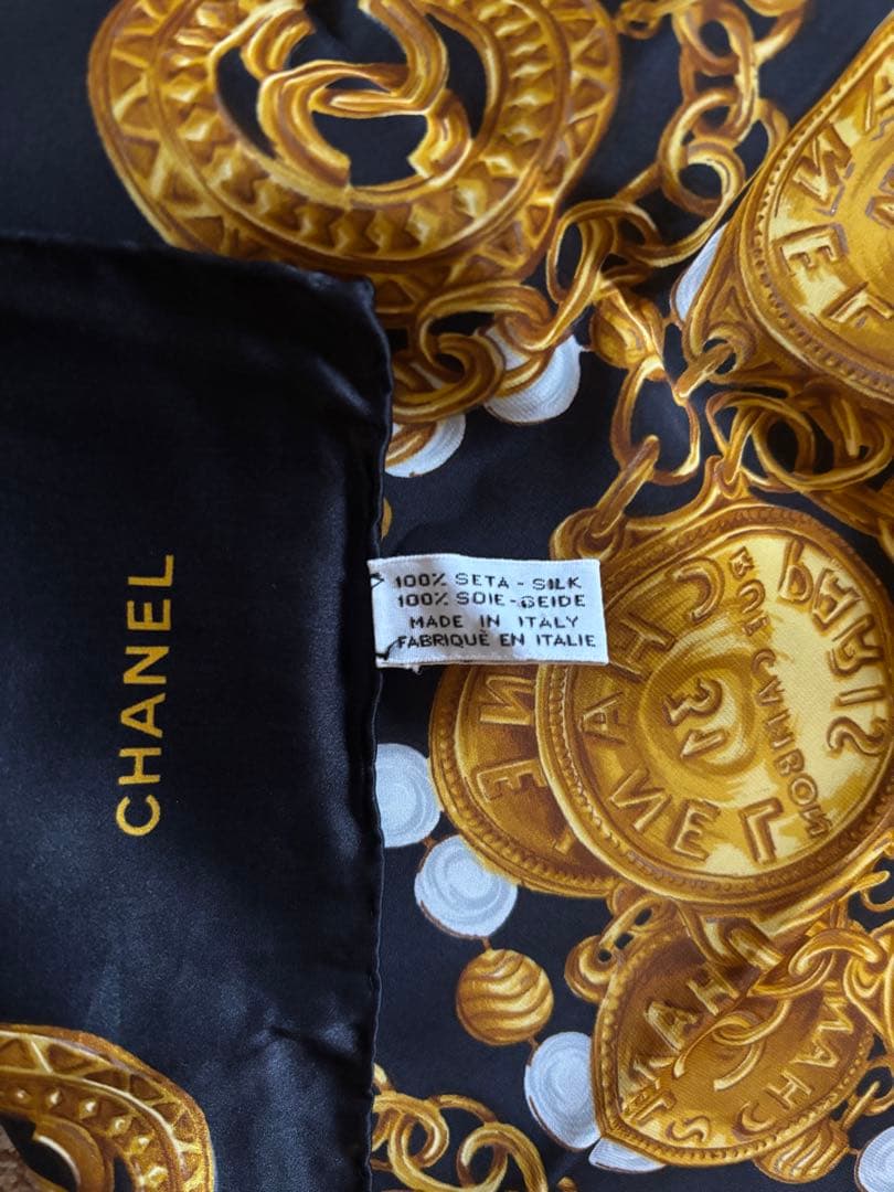 CHANEL シルクスカーフ 柄