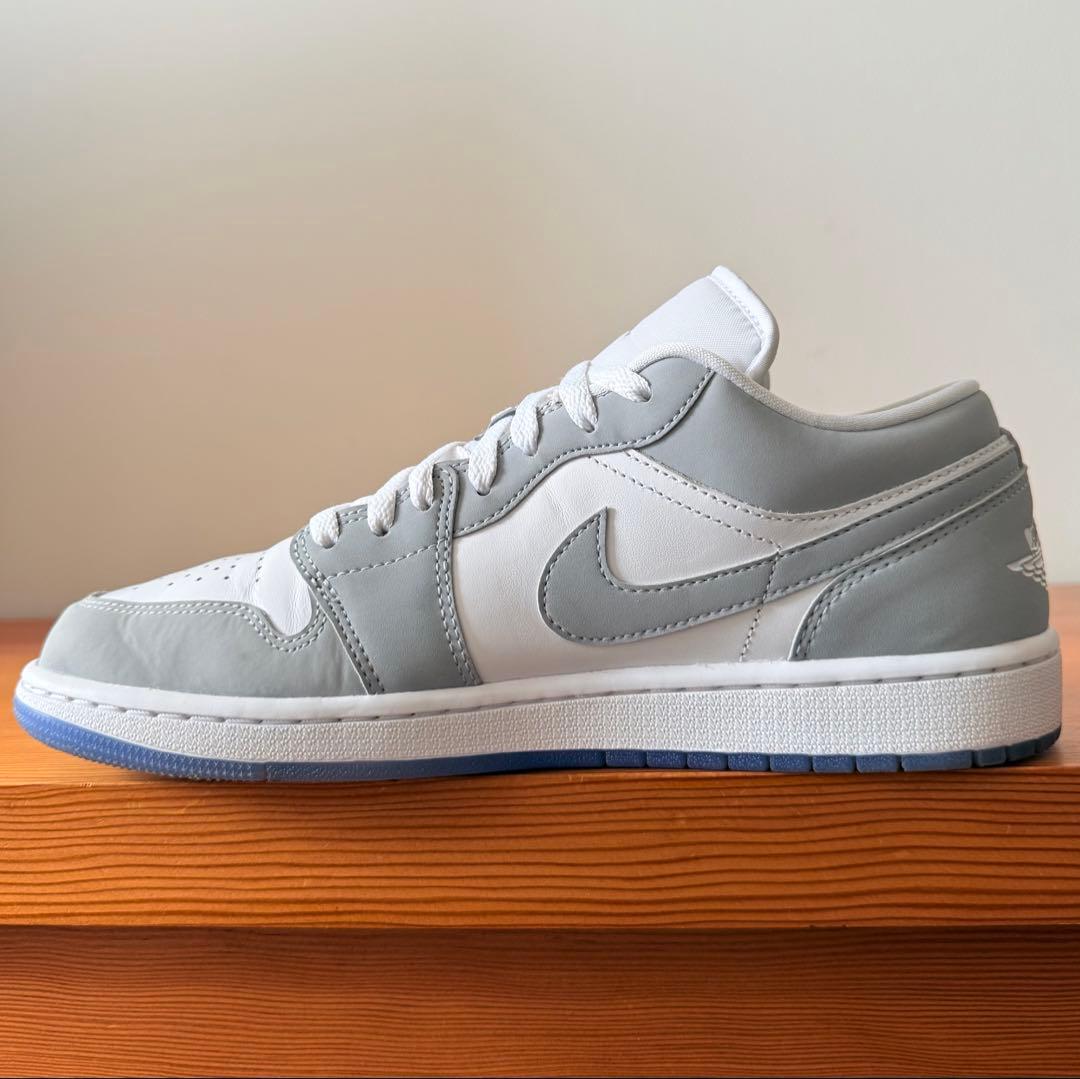 靴 Nike Women's Air Jordan 1 Low Wolf Grey