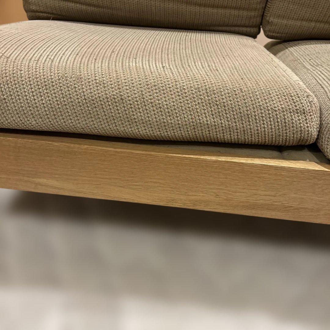 ベージュの木製フレームソファ送料込み