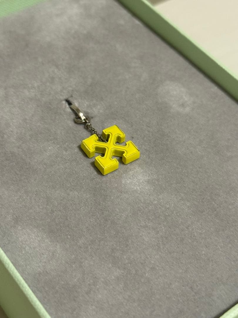 ⭐️【希少品】⭐️Off-White イエロー アクセサリー ピアス