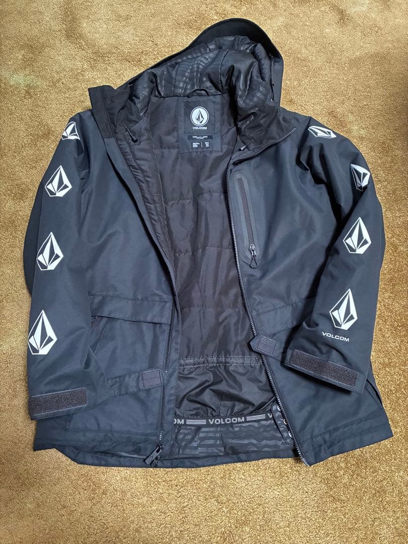 VOLCOM スノーボードウェア　ブラック