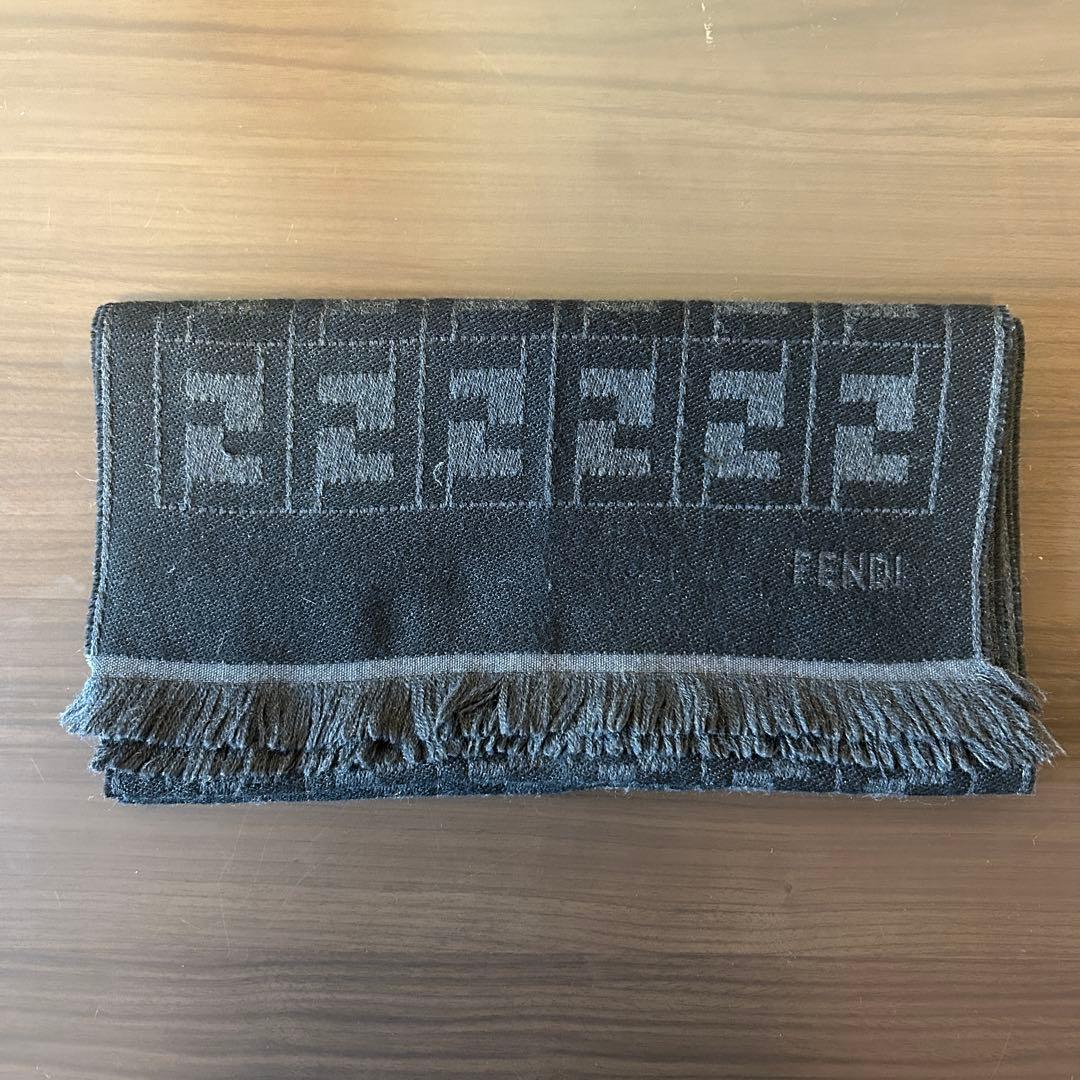 FENDI ロゴ入り ブラック マフラー