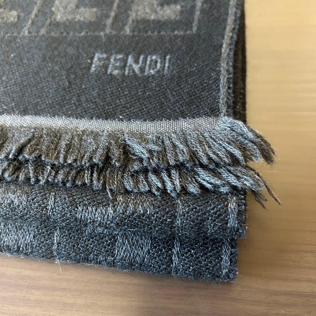 FENDI ロゴ入り ブラック マフラー