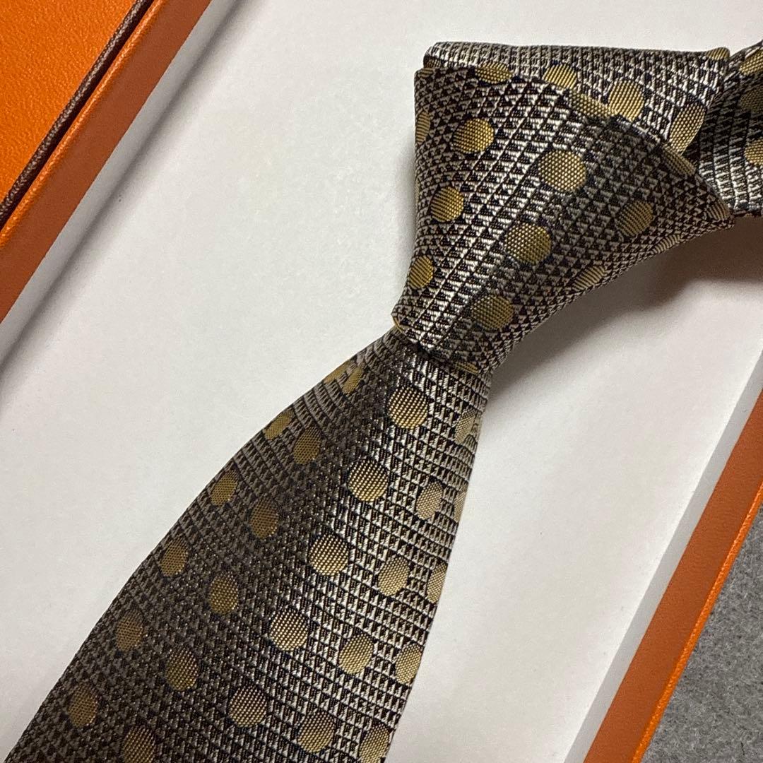 美品　エルメス　ネクタイ　シルバー・ベージュ　ドット　シルクジャガード